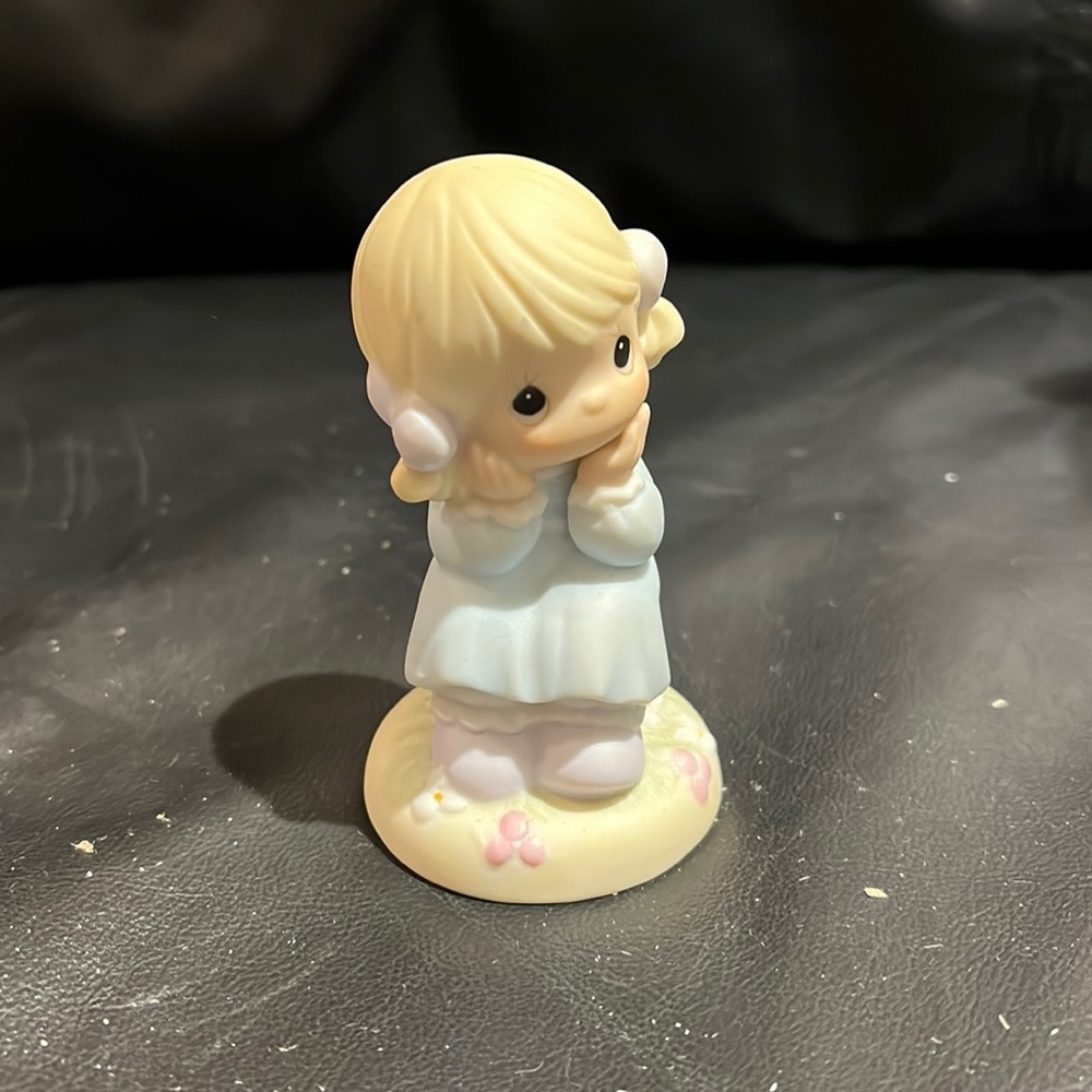 Precious Moments- Little Moments Figurine 🎀💗